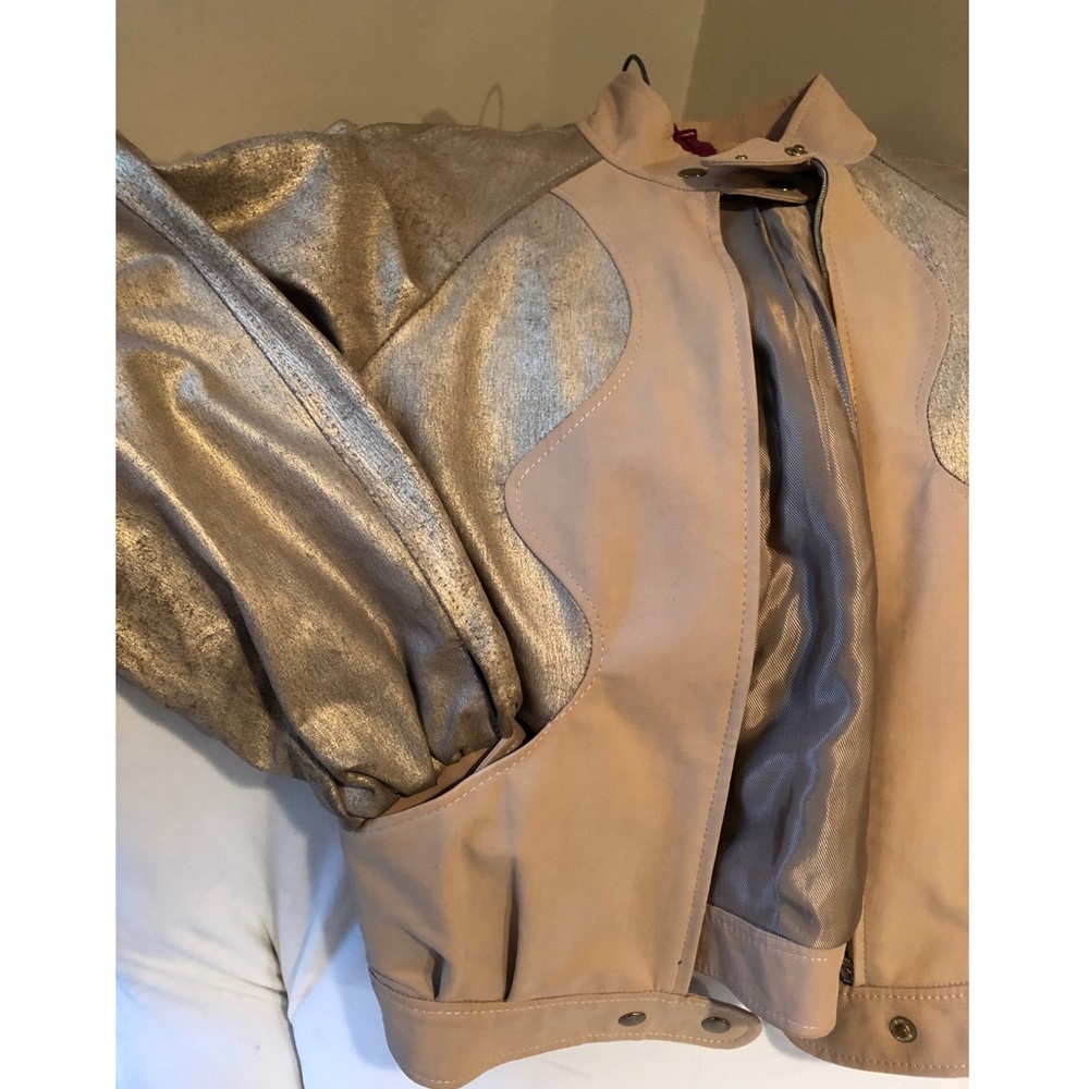 Lightweight Gold Jacket - Picture 7 of 8